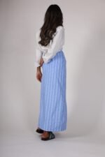⁦White shirt with wrapped skirt⁩ - الصورة ⁦4⁩